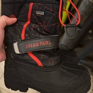 Dream pairs  Black and Red Insulated Boots